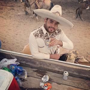 Meet your Posher, Angel carlos